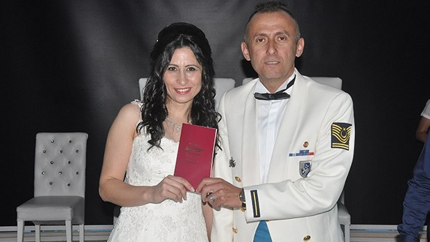 ASTSUBAYIN NİKAH TÖRENİNE MOTOSİKLET TUTKUNLARI RENK KATTI.