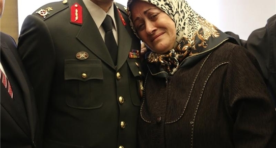 TRABZONLULAR; ŞAH FIRAT OPERASYONUNDA ŞEHİT OLAN ASTSUBAYIN AİLESİNE EV BAĞIŞLADI.